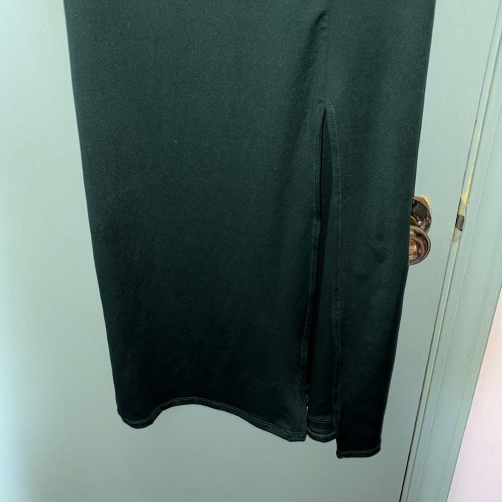 Elegant Green Sleeveless Dress - Picture 2 of 3